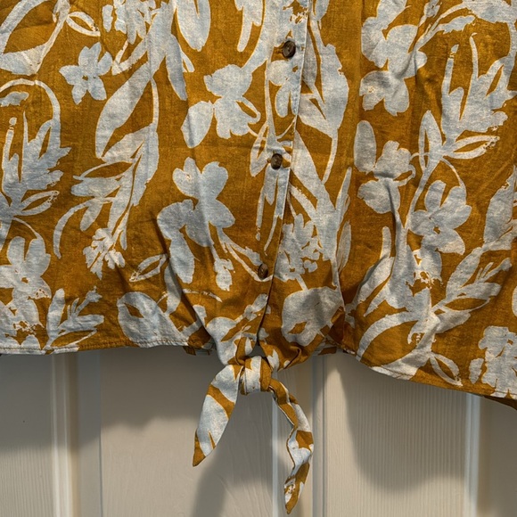 Plus Size Tie Waist Linen Floral Button Up - Picture 5 of 6